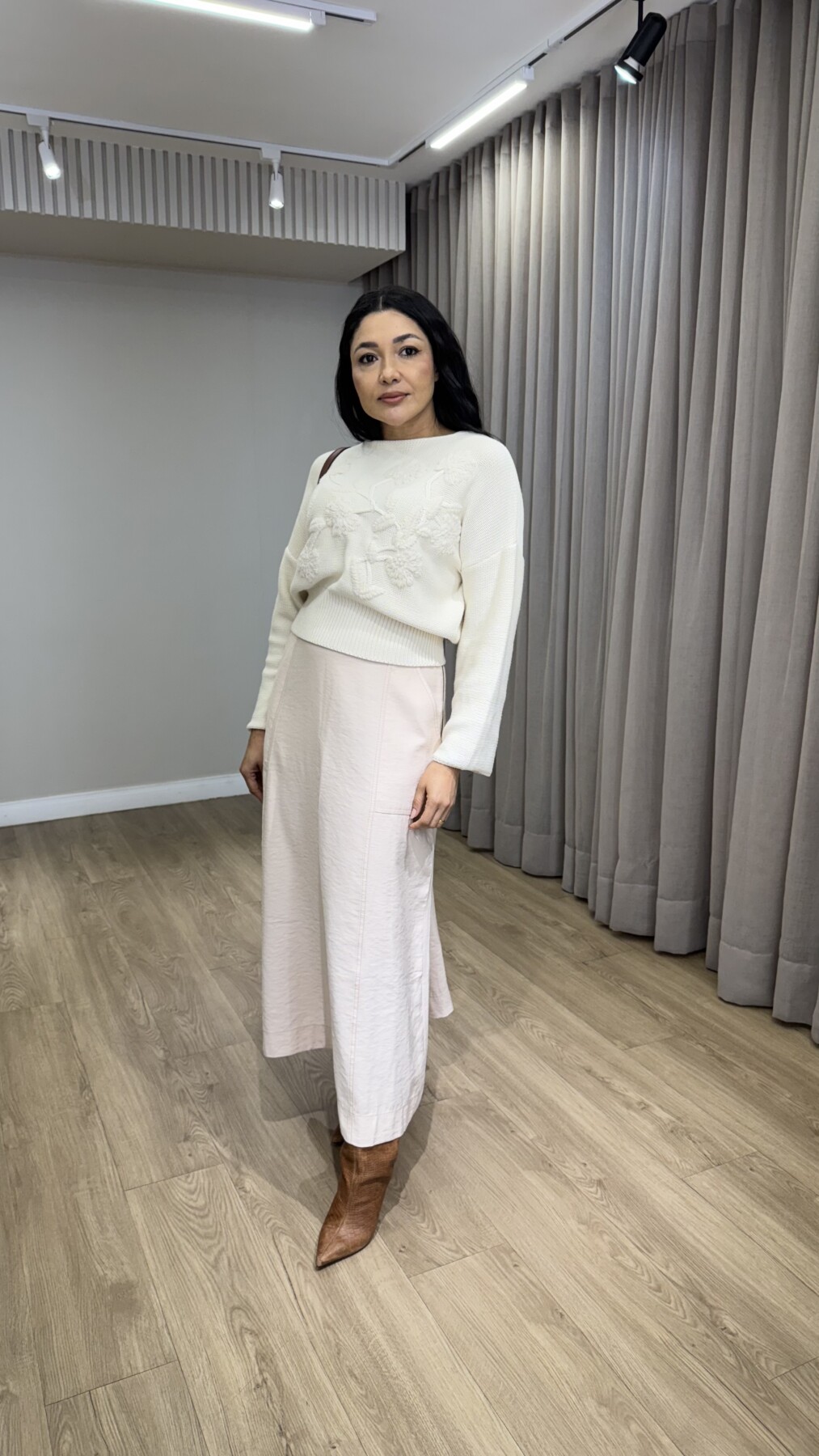 BLUSA TRICO BORADADO AREIA